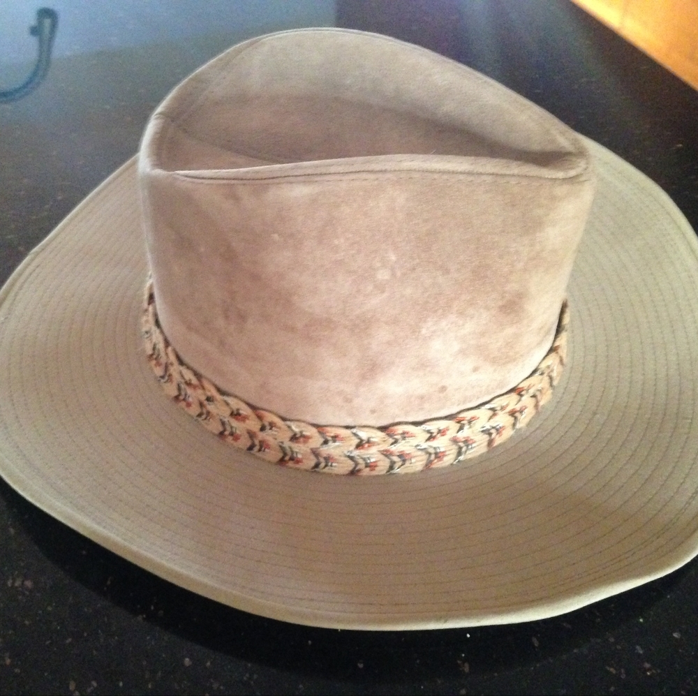 RARE Vintage Stagecoach RESISTOL Felt Hat with original Stagecoach pin.